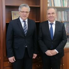image-278666 Πολλά από τα ζητήματα που προβληματίζουν κι απασχολούν την περιοχή του Βοΐου, έθεσε στον Υφυπουργό Ανάπτυξης Νικόλαο Παπαθανάση, ο Δήμαρχος Χ. Ζευκλής, ζητώντας του τάχιστη ανάληψη πρωτοβουλιών, προκειμένου να λυθεί το σημαντικότερο πρόβλημα που μαστίζει το Δήμο Βοΐου, η ανεργία (Βίντεο & Φωτογραφίες)