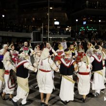 image-278734 kozan.gr: Εντυπωσίασαν, με τα χορευτικά τους, το βράδυ της Δευτέρας 24/2, στην κεντρική πλατεία Κοζάνης, οι Χιώτες/Χιώτισσες από το Μορφωτικό Σύλλογο Πυργίου Χίου «Γεώργιος Θεοτοκάς», φιλοξενούμενος Σύλλογος του Φανού Άη Θανάση (Φωτογραφίες & Βίντεο 8′ σε HD ποιότητα)