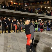 image-279055 kozan.gr: Η εμφάνιση στη κεντρική πλατεία Koζάνης, το βράδυ της Τρίτης 25/2, του φανού Κεραμαριό (Φωτογραφίες & Βίντεο)