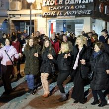 image-279533 kozan.gr: To γλέντι του λαογραφικού ομίλου Κοζάνης «Φίλοι της παράδοσης», το βράδυ της Τετάρτης 26/2, στην πλατεία Λασσάνη (Βίντεο 7′ σε HD ποιότητα & 24 Φωτογραφίες)