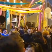 image-280366 Kozan.gr: Ώρα 18:50: Χάλκινες μελωδίες έξω και απέναντι από το Pablo στην οδό Παύλου Μελά στην Κοζάνη (Bίντεο)