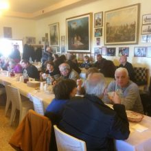image-280460 kozan.gr: Καθαρά Δευτέρα (2/3) στο Σύλλογο Κασμιρτζήδις, στο Σμάθκο Κοζάνης – Λαγάνα, φασόλια, ταραμάς, ελιές κι άλλα εδέσματα (25 Φωτογραφίες & Βίντεο)