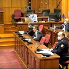 image-285539 kozan.gr: Ο Γ. Κασαπίδης, απαντά στους επικριτές του, για τη δήλωσή του περί ενδεχόμενης έλλειψης τροφίμων (αν δεν προλάβουμε, λόγω μέτρων κορωνοϊού, τώρα την καλλιεργητική περίοδο) και την προτροπή του στου Δυτικομακεδόνες για τον κηπάκο & τις κοτούλες: “Κάποιοι βγήκαν και με εντελώς ατυχέστατο τρόπο να εκφράσουν τις όποιες κριτικές τους σκέψεις. Ωστόσο δύο μέρες μετά δυστυχώς δικαιώνομαι από τις προβλέψεις Διεθνών Οργανισμών και κάποιοι που έσπευσαν να λειτουργήσουν κατά αυτό τον τρόπο να εκτίθενται” (Βίντεο)