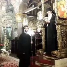image-285597 kozan.gr: Το σημερινό κήρυγμα του Μητροπολίτη Σερβίων & Κοζάνης, κ.κ. Παύλου, στους Ε’ Χαιρετισμούς, στο Ι.Μ.Ν. Αγ. Νικολάου Κοζάνης, με αναφορές και στην πανδημία του κορωνοϊού: “Ένα μικρόβιο έφτασε να γκρεμίσει τη μέχρι πρότινος αδιαμφισβήτητη κυριαρχία του ανθρώπου στον πλανήτη. Ένα μικρόβιο που ακούσει στ’ όνομα κορωνοϊός. Ο μέχρι τώρα παντοδύναμος άνθρωπος τρέχει τώρα να κρυφτεί. Κλειδώνεται και μένει σπίτι του. Το ίδιο έγινε και στον κατακλυσμό του Νώε, όταν οι άνθρωποι ξέχασαν τον Θεό – Ας προσευχηθούμε με περισσότερη θέρμη και πίστη για όσους είναι στο κρεβάτι του πόνου – Έπειτα να προσευχηθούμε για το Θείο Φωτισμό των ιατρών και νοσηλευτών μας” (Bίντεο)
