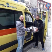 image-285865 Δωρεά προστατευτικών γυαλιών από τον σύλλογο δρομέων Υγείας Κοζάνης στο ΕKAB Κοζάνης
