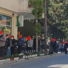 image-290132 kozan.gr: Κοζάνη: Ουρές έξω από καταστήματα με κηπευτικά & λουλούδια