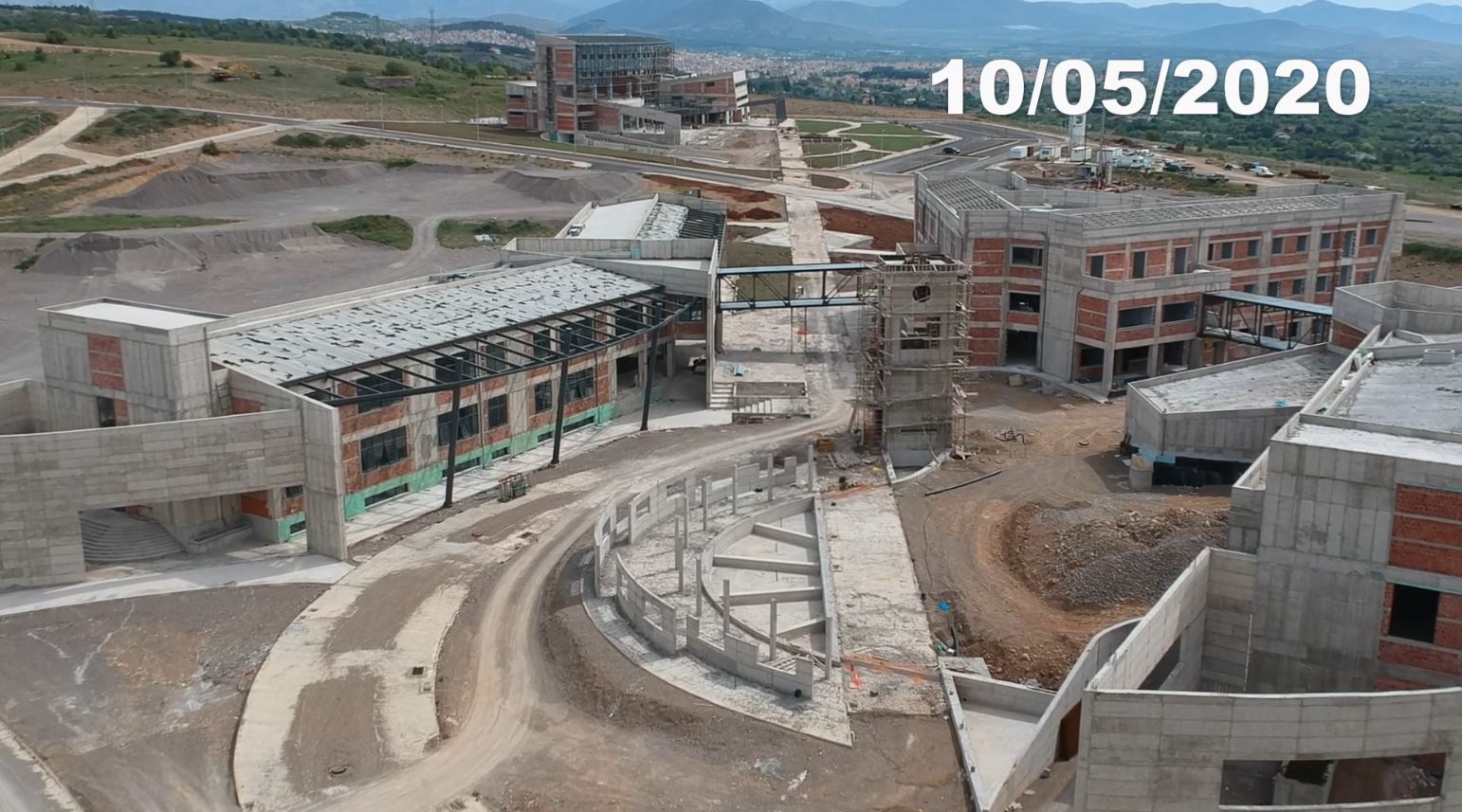 kozan.gr: Σημερινή (10/5),  λήψη, από την ανεγειρόμενη Πανεπιστημιούπολη Δυτικής Μακεδονίας, στη θέση ΖΕΠ, στην Κοζάνη (Βίντεο)