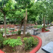 image-292319 kozan.gr: Πιο όμορφος από ποτέ ο – ανανεωμένος – κήπος του ξενοδοχείου Παντελίδης, σας περιμένει από την Δευτέρα 25/5 να απολαύσετε τον καφέ, το ποτό και το φαγητό σας, σ’ ένα μοναδικό καταπράσινο περιβάλλον (Φωτογραφίες)