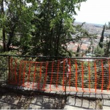 image-292329 Επισήμανση αναγνώστριας στο kozan.gr: Δύο εβδομάδες μετά το τροχαίο στην περιοχή του Ξενία στην Κοζάνη ακόμη να αποκαταστήσουν τη ζημιά στα κάγκελα