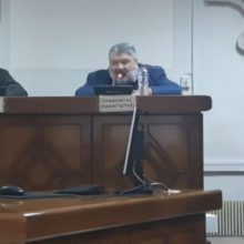 image-292785 kozan.gr: Π. Πλακεντάς στη συζήτηση για τα αδέσποτα: “Yπάρχουν κυρίες που βγαίνουν από το σπίτι τους με την κατσαρόλα και την αναποδογυρίζουν ρίχνοντας το φαγητό στο δρόμο . Σε παρατήρηση που έκανα – σε μία από αυτές – κόντεψα και να βρω και το μπελά μου. Αυτά δημιουργούν συνθήκες Πακιστάν” (Βίντεο)