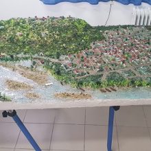 image-293472 kozan.gr: Μακέτα, που κατασκεύασαν μαθητές του ΕΠΑΛ Φλώρινας και δείχνει την Νεράιδα του Δήμου Σερβίων στην παλαιά της θέση, θα εγκατασταθεί μόνιμα στο χωριό