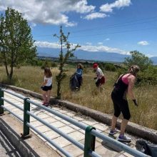 image-294318 Δήμος Κοζάνης: Στο πλαίσιο της δράσης “Καθαρίζω και ομορφαίνω την πόλη μου”, ομορφύναμε, σήμερα Κυριακή, την πλατεία απέναντι από το 2ο Δημοτικό Σχολείο