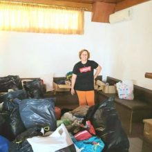 image-295724 Η Πολιτιστική Λέσχη Ποντίων Περδίκκα κι ο Σύλλογος Γυναικών Φούφα « Η Αγία Παρασκευή» συγκέντρωσαν ρουχισμό, υποδήματα, και άλλα είδη και τα προσέφεραν στη δομή προσφύγων του Αγίου Παντελεήμονα Φλώρινας