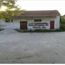 image-295807 Δρέπανο Κοζάνης: Ένα κτήριο – αποθήκη στο κέντρο του χωριού – Μια ασχήμια που πρέπει να εκλείψει με την κατεδάφισή του