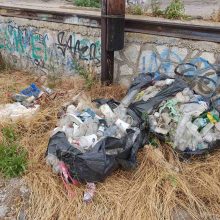 image-296032 kozan.gr: Κοζάνη: Σχόλιο αναγνώστη: Σακούλες σκουπιδιών πεταμένες πίσω από τον ΟΣΕ (Φωτογραφίες)