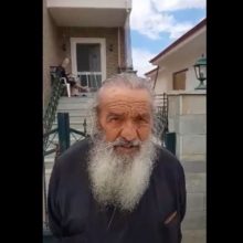 image-296613 kozan.gr: Κοίλα Κοζάνης: Αδιαφορία από την πλευρά του Δήμου Κοζάνης, παρά τις συνεχείς εκκλήσεις του παπά του χωριού, για να πραγματοποιήσει παρεμβάσεις ώστε να μην πλημμυρίζει δρόμος σε κεντρικό σημείο του χωριού – “Όταν βρέχει, πλημμυρίζει και δε μπορούμε να μπούμε στο σπίτι μας” (Βίντεο)