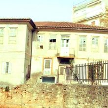 image-297666 Σχόλιο αναγνώστη kozan.gr: Μια λέξη εκφράζει το θέαμα στο Αρχοντικό του Βαμβακά …”εγκατάλειψη”