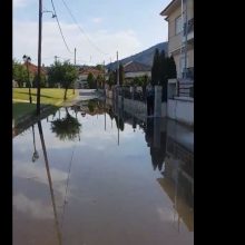 image-297942 kozan.gr: Κοίλα Κοζάνης: Δείτε πως πλημμύρισε, μετά την απογευματινή νεροποντή, ο δρόμος σε κεντρικό σημείο του χωριού – Tι είχε καταγγείλει, στο kozan.gr, πριν λίγες μέρες, ο παπάς του χωριού (Βίντεο)