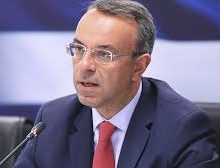 image-314893 Ο Σταϊκούρας εξειδίκευσε τα μέτρα μετά το διάγγελμα Μητσοτάκη – Ειδικά για τις επιχειρήσεις που έχει ανασταλεί ή θα ανασταλεί η λειτουργία τους με κρατική εντολή τον Οκτώβριο και μέχρι τις 10 Νοεμβρίου, θα λάβουν, στην Επιστρεπτέα Προκαταβολή 4, οι μεν ατομικές επιχειρήσεις χωρίς εργαζόμενους σταθερό ποσό 2.000 ευρώ ανεξαρτήτως μαθηματικού τύπου, για τις δε υπόλοιπες επιχειρήσεις ισχύει ο μαθηματικός τύπος, με κατώτατο όριο τα 2.000 ευρώ