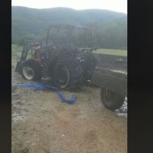 image-301023 Βαρικό Φλώρινας: Tρακτέρ τυλίχτηκε στις φλόγες (Φωτογραφίες)