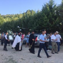 image-301218 kozan.gr: Βαθύλακκος Σερβίων : Η πομπή της Ιεράς εικόνας της Αγίας Ειρήνης Χρυσοβαλάντου από τον Ιερό Ναό των Παμμεγίστων Ταξιαρχών τον Ιερό Ναό της Αγίας Ειρήνης Χρυσοβαλάντου (Φωτογραφίες & Βίντεο)