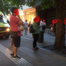 image-303321 kozan.gr: Ώρα 20:05: Ασθενοφόρο στον κεντρικό πεζόδρομο της Κοζάνης για να παραλάβει νεαρό κορίτσι που ζαλίστηκε – Μεταφέρθηκε στο Μαμάτσειο νοσοκομείο Κοζάνης (Φωτογραφίες)