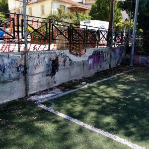 image-303721 kozan.gr: Tα παράπονα μιας μητέρας για τη μη αποκατάσταση των ζημιών, μετά από τροχαίο ατύχημα, στο γηπεδάκι 5×5 επί της οδού Αργυροκάστρου (κάτω από το νοσοκομείο) στην Κοζάνη