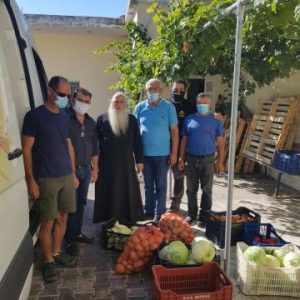 image-304147 kozan.gr: Προϊόντα από την παραγωγή τους προσέφεραν στο γηροκομείο και στα συσσίτια του Δήμου Κοζάνης οι παραγωγοί της λαϊκής αγοράς της Κοζάνης, που δεν θα λειτουργήσει αύριο Σάββατο 22/8 (Φωτογραφίες)