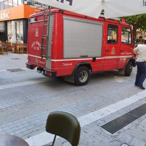 image-304209 kozan.gr: Αναστάτωση πριν από λίγο στον κεντρικό πεζόδρομο της Κοζάνης – Eπιχείρηση της πυροσβεστικής υπηρεσίας Κοζάνης για κατάσβεση φωτιάς (Φωτογραφίες)