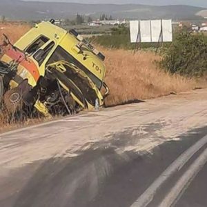 image-304304 Χαλκιδική: “Διαλύθηκε” ασθενοφόρο του ΕΚΑΒ σε φοβερό τροχαίο! Τρεις οι τραυματίες της διπλής σύγκρουσης (Φωτογραφία)