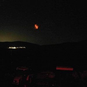 image-304933 kozan.gr: Μετά την Ακρινή και νέα περίεργη φωτεινή λάμψη στον ουρανό “έπιασε”, ξημερώματα Πέμπτης, γύρω στις 2 το πρωί, η κάμερα της εταιρείας Herbs and Oils στην Ξηρολίμνη, του δικτύου καμερών τοπίου του stravon.gr (Φωτογραφία)