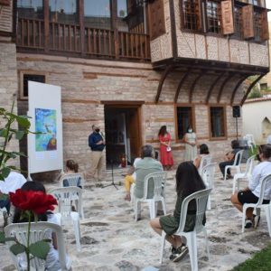image-305350 Πραγματοποιήθηκαν με επιτυχία τα εγκαίνια της Έκθεσης Ζωγραφικής των μαθητών και των μαθητριών της κατεύθυνσης Εικαστικών, του Καλλιτεχνικού Γυμνασίου Κοζάνης, με τίτλο: «Αντι – στεκόμαστε» (Φωτογραφίες)