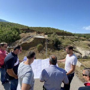 image-306147 Ξεκινούν οι εργασίες για την επαναφορά της οδικής σύνδεσης Χρωμίου – Ποντινής, που καταστράφηκε από τις έντονες νεροποντές του 2016 (Βίντεο & Φωτογραφίες)