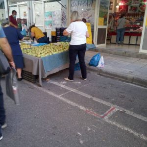 image-307032 kozan.gr: Σημερινές (12/9) εικόνες από τη λαϊκή αγορά της Κοζάνης – Θερμομετρήσεις κι έλεγχος για χρήση μασκών από τη Δημοτική Αστυνομία Κοζάνης (Bίντεο & Φωτογραφίες)