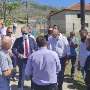 image-307054 kozan.gr: Οι κάτοικοι της Ακρινής εξηγούν στον Υπουργό Ενέργειας Κ. Χατζηδάκη γιατί το χωριό έχει φτάσει στο αδιέξοδο και πρέπει να μεταγκατασταθεί – Τι τους είπε ο Υπουργός(Βίντεο)
