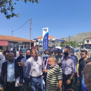 image-307075 kozan.gr: H “βόλτα” του Κ. Χατζηδάκη στα καφενεία της Ακρινής κι η συζήτηση με τους κατοίκους για το θέμα της μετεγκατάστασης – “Υπουργέ είναι στο χέρι σας, δεν είναι θέμα ΔΕΗ. Αν θέλετε εσείς κι αύριο μπορείτε να το κάνετε. Μη μας κοροϊδεύετε”, είπαν οι κάτοικοι στον Υπουργό (Βίντεο)