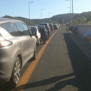 image-307230 kozan.gr: Μεγάλη “ουρά” οχημάτων στην Εγνατία οδό, στα πρώτα δύο τούνελ, από Βέροια προς Κοζάνη – Επικαθήμενο φορτηγό, με ξένες πινακίδες, τυλίχθηκε στις φλόγες (Βίντεο & Φωτογραφίες)