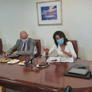image-307631 kozan.gr: Έφτασε στην Κοζάνη και συναντήθηκε με τον Περιφερειάρχη Δ. Μακεδονίας Γ. Κασαπίδη η πρόεδρος της Επιτροπής «Ελλάδα 2021» Γιάννα Αγγελοπούλου – Δασκαλάκη – Εξέφρασε τον ενθουσιασμό της για το Master Plan, με τον Περιφερειάρχη να προσπαθεί να της εξηγήσει πως δεν είναι έτσι ακριβώς τα πράγματα (Βίντεο & Φωτογραφίες)