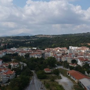 image-308541 kozan.gr: Πανοραμική θέα τμήματος της πόλης της Κοζάνης, με λήψη, από μη κατοικημένη περιοχή περιοχή και συγκεκριμένα ακριβώς πάνω από την ανενεργή σιδηροδρομική γραμμή του πρώην ΟΣΕ (Βίντεο)