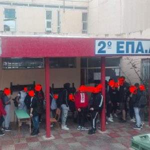 image-309050 kozan.gr: Σε κατάληψη από σήμερα το 2ο ΕΠΑΛ Κοζάνης για διαφόρους λόγους που σχετίζονται και με τη χρήση μάσκας – Προληπτική απολύμανση στο σχολείο, μετά τη 13:30, καθώς ο πατέρας ενός μαθητή του σχολείου, διαγνώστηκε με κορωνοϊό – Ο συγκεκριμένος μαθητής, προληπτικά, από την Παρασκευή μέχρι και σήμερα δεν προσήλθε στο σχολείο, ως στενή επαφή επιβεβαιωμένου κρούσματος (Βίντεο)