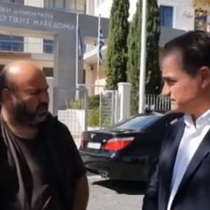 image-309398 Συνάντηση Καρυπίδη με ιδιοκτήτες φορτηγών δημοσίας χρήσης, περιοχής Ελλησπόντου, έξω από το κτήριο της Περιφέρειας Δ. Μακεδονίας στην ΖΕΠ: “Είμαστε μαζί σας στον αγώνα, αν θέλετε να πάρουμε και κάποιες πρωτοβουλίες, το είχα προτείνει και στον Περιφερειάρχη, να δούμε τους πολιτικούς αρχηγούς. Εγώ είμαι στη διάθεσή σας” (Βίντεο)