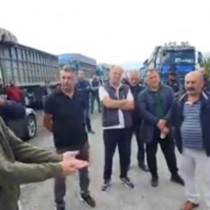 image-309741 kozan.gr: Ο Πρόεδρος της ΓΕΝΟΠ/ΔΕΗ Γ. Αδαμίδης στους ιδιοκτήτες φορτηγών Δημόσιας χρήσης, περιοχής Ελλησπόντου: “Η δική σας κινητοποίηση μπορεί να αποτελέσει την απαρχή ενός αγώνα απέναντι στη βίαιη απολιγνιτοποίηση” – Εξέφρασε, την πρόθεσή της ΓΕΝΟΠ, μακριά από πολιτικές σκοπιμότητες, να συμπαρασταθεί στο δίκαιο αγώνα τους, κινητοποιώντας, στο πλαίσιο ενός κοινού αγώνα απέναντι στη βίαιη απολιγνιτοποίηση, τα εργατικά κέντρα και τα συνδικάτα της ΔΕΗ – Τι αποκάλυψε για την Πτολεμαίδα V, που φέρνει την απολιγνιτοποίηση από το 2023 κι όχι το 2028 (Βίντεο)