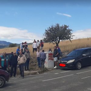 image-310503 kozan.gr: Χύτρα ειδήσεων: Εννιά μέρες μετά και κανένας από τους 4 βουλευτές της ΝΔ, στην Π.Ε. Κοζάνης, όχι μόνο δεν “πάτησε” αλλά ούτε επικοινώνησε, με τους επαγγελματίες ιδιοκτήτες φορτηγών Δημόσιας Χρήσης, που συνεχίζουν τον αγώνα τους