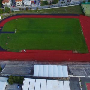 image-310443 Δείτε το ΔΑΚ Κοζάνης από ψηλά – Σημερινές εικόνες με τις εργασίες για την εγκατάσταση του νέου ταρτάν στο στίβο (Βίντεο)
