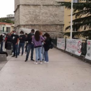 image-311257 kozan.gr: Απόλυτα ικανοποιημένοι οι παρευρισκόμενοι στην κεντρική πλατεία Κοζάνης για την καταδικαστική απόφαση της Χρυσής Αυγής για την υπόθεση της εγκληματικής οργάνωσης & τη δολοφονία του Παύλου Φύσσα (Βίντεο)