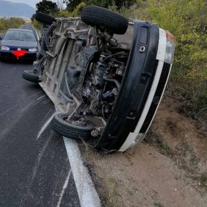 image-312047 kozan.gr: Φωτογραφίες από το θανατηφόρο τροχαίο με φορτηγάκι, σε περιοχή μεταξύ Βαθυλάκκου – Αμυγδαλιάς (μετά τη διασταύρωση για το στρατόπεδο) – Nεκρός 68χρονος