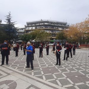 image-314505 kozan.gr: Πτολεμαίδα: H τελετή έπαρσης της σημαίας, στην κεντρική πλατεία, από τη Φιλαρμονική του Δήμου Εορδαίας, για τον εορτασμό της 28ης Οκτωβρίου (Βίντεο)