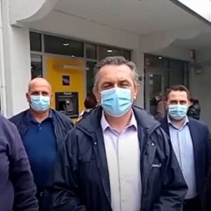 image-315349 Γ. Κασαπίδης: “Θα διακόψουμε τη συνεργασία μας με την Τράπεζα Πειραιώς αν κλείσει το υποκατάστημα Δεσκάτης” (VIDEO)