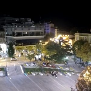 image-315438 kozan.gr: 22:02: H εικόνα από την κεντρική πλατεία της Κοζάνης αυτή την ώρα