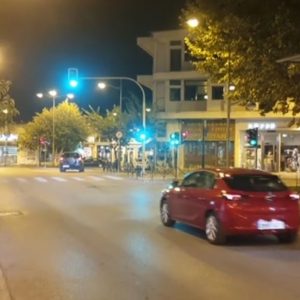 image-316771 kozan.gr: Ώρα 20.45-21.05: Εικόνες από το κέντρο της Κοζάνης λίγο πριν και λίγο μετά τα νέα μέτρα για την απαγόρευση κυκλοφορίας το χρονικό διάστημα από από τις 9μ.μ. μέχρι τις 5π.μ. (Βίντεο)